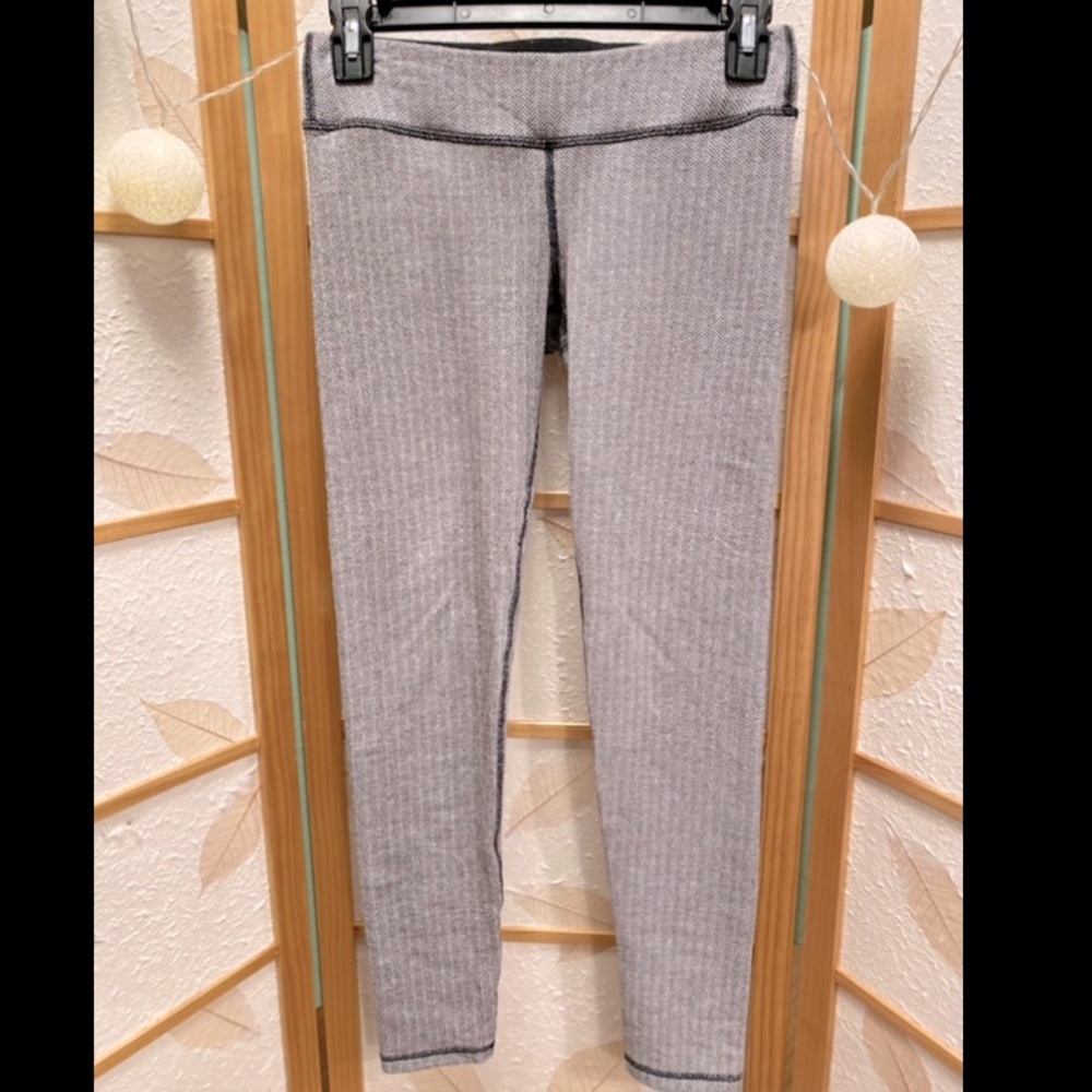Ivivva herringbone leggings